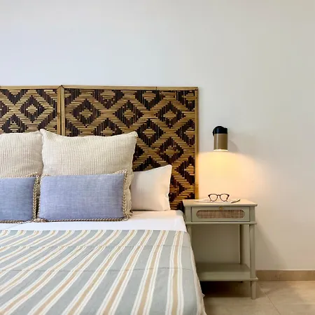 Canaryislandshost L Coral