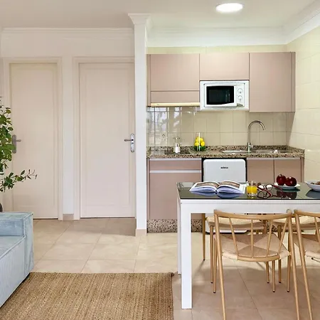 Canaryislandshost L Coral * Puerto del Carmen (Lanzarote)